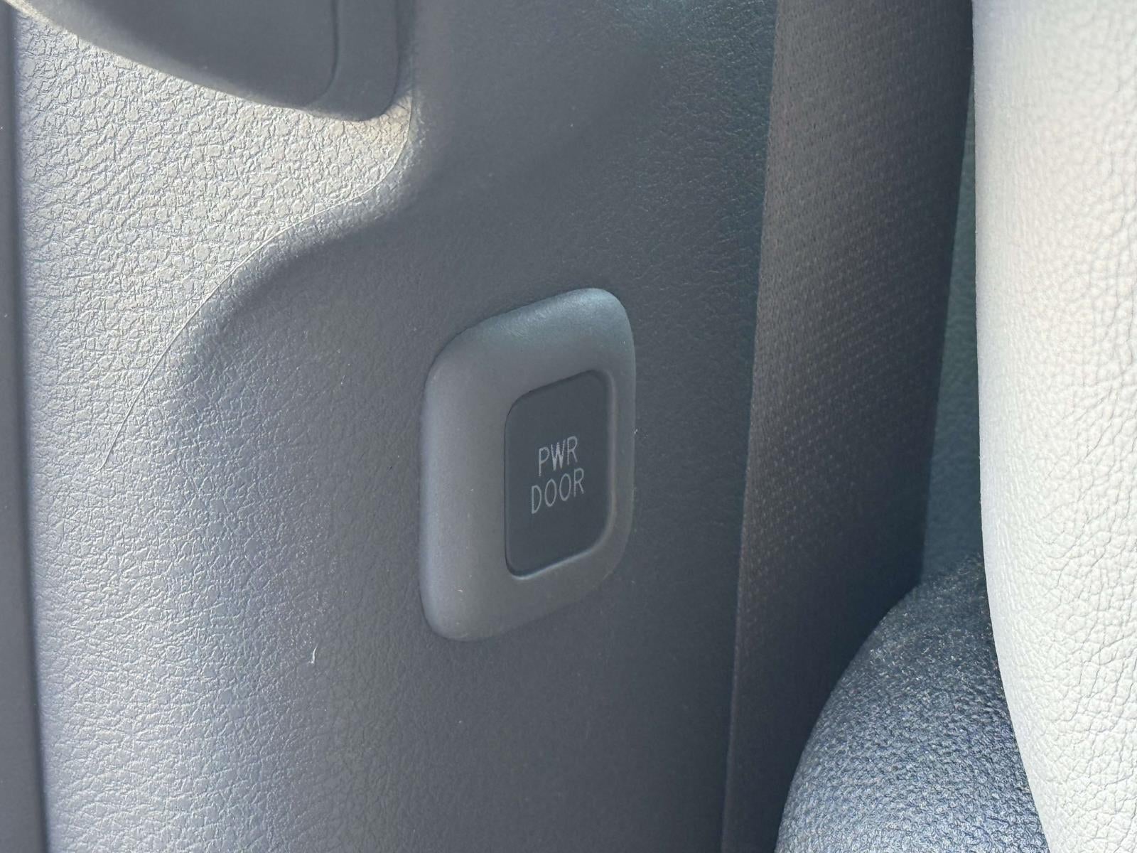 2024 Toyota Sienna XLE FWD 8-Passenger (Natl)