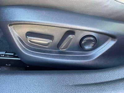 2025 Toyota Camry SE (Natl)