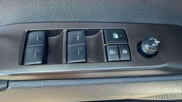 2024 Toyota Camry SE Auto (Natl)