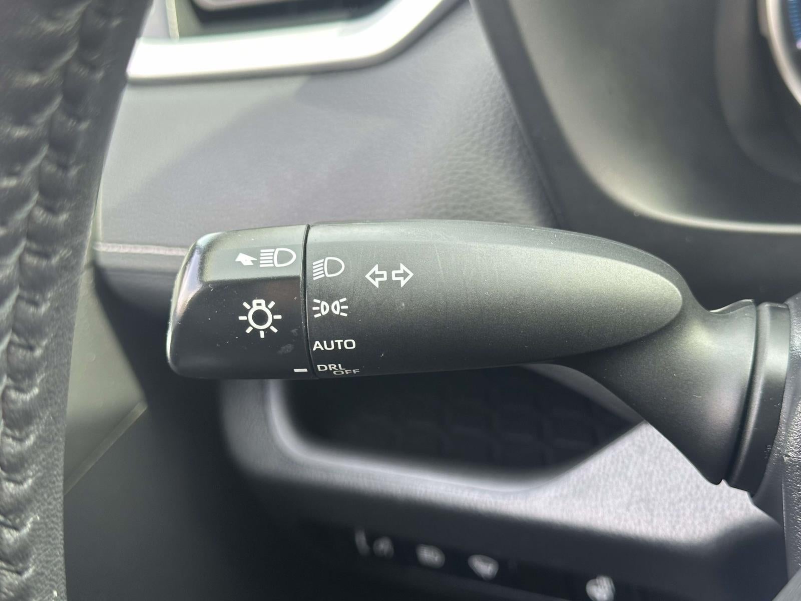 2022 Toyota RAV4 Hybrid XLE AWD (Natl)