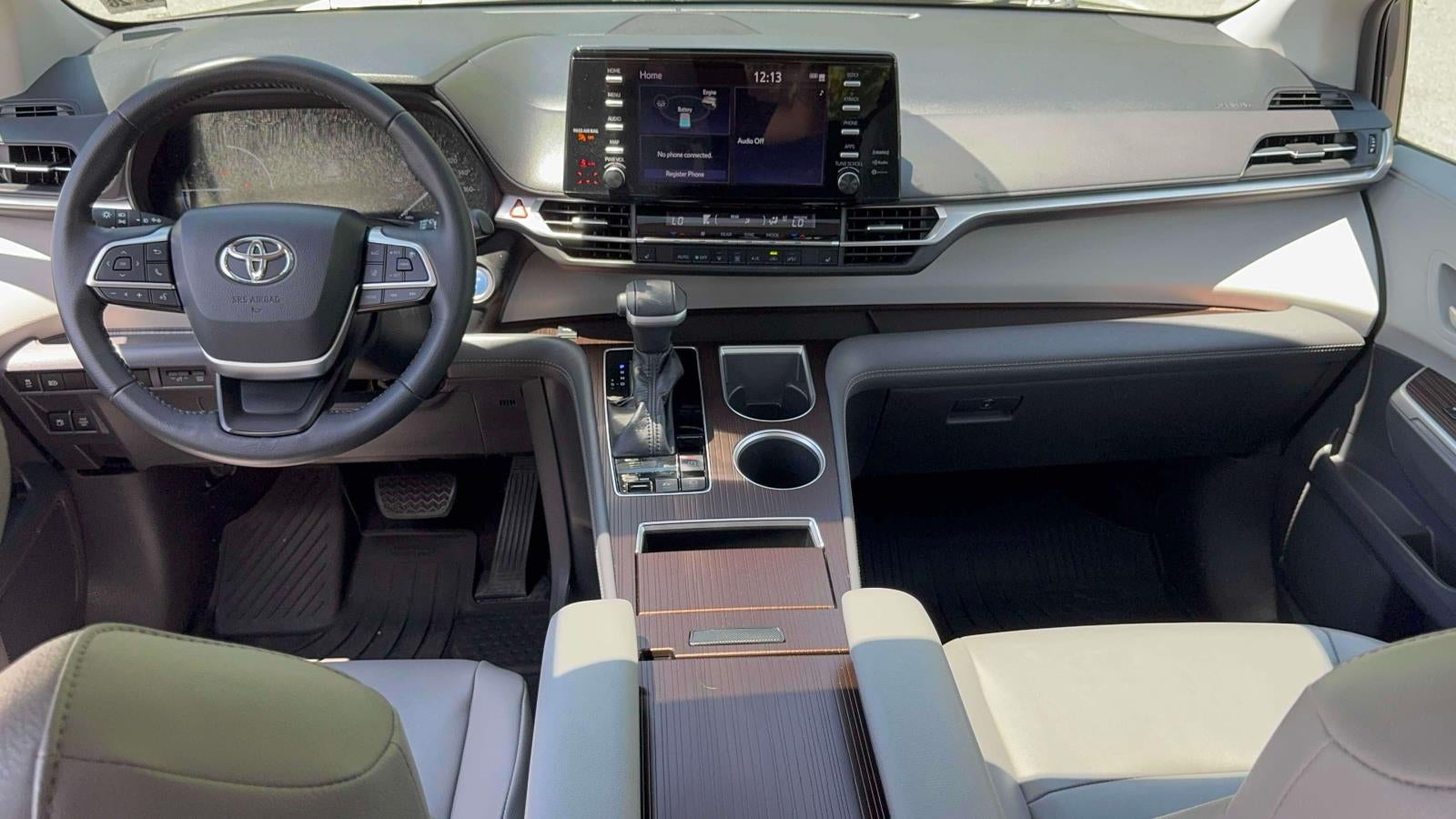 2021 Toyota Sienna XLE FWD 8-Passenger (Natl)