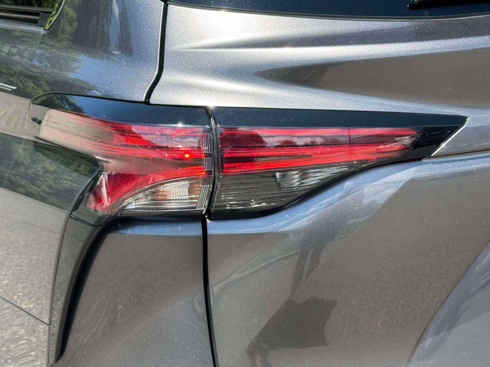 2021 Toyota Sienna XLE FWD 8-Passenger (Natl)