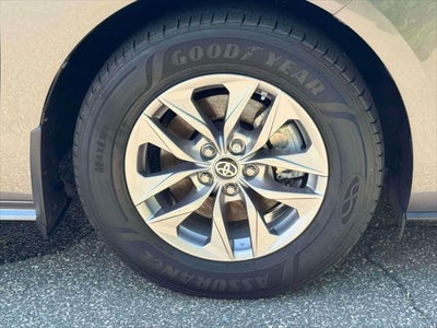 2021 Toyota Sienna XLE FWD 8-Passenger (Natl)