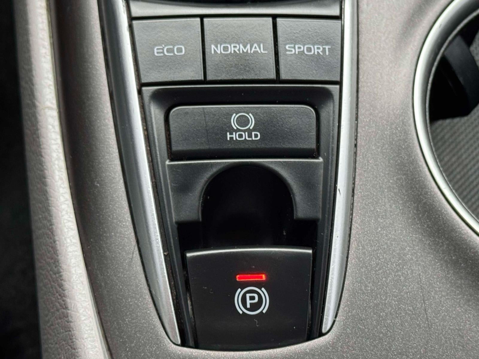 2023 Toyota Camry LE Auto AWD (Natl)