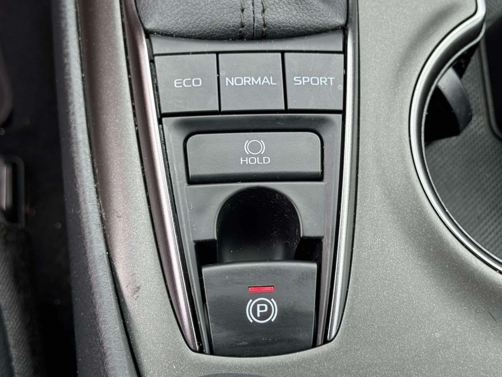 2024 Toyota Camry SE Auto AWD (Natl)