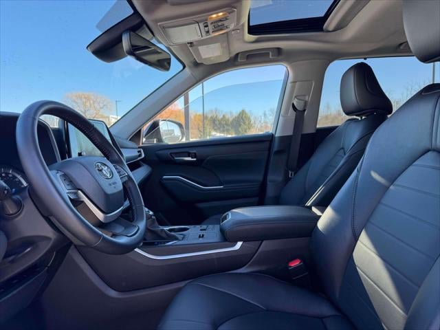 2025 Toyota Highlander Hybrid XLE AWD (Natl)