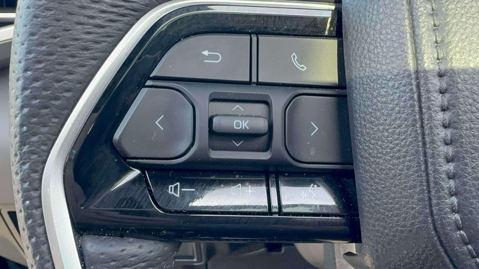 2025 Toyota Tundra 4WD Platinum Hybrid CrewMax 5.5' Bed (Natl)