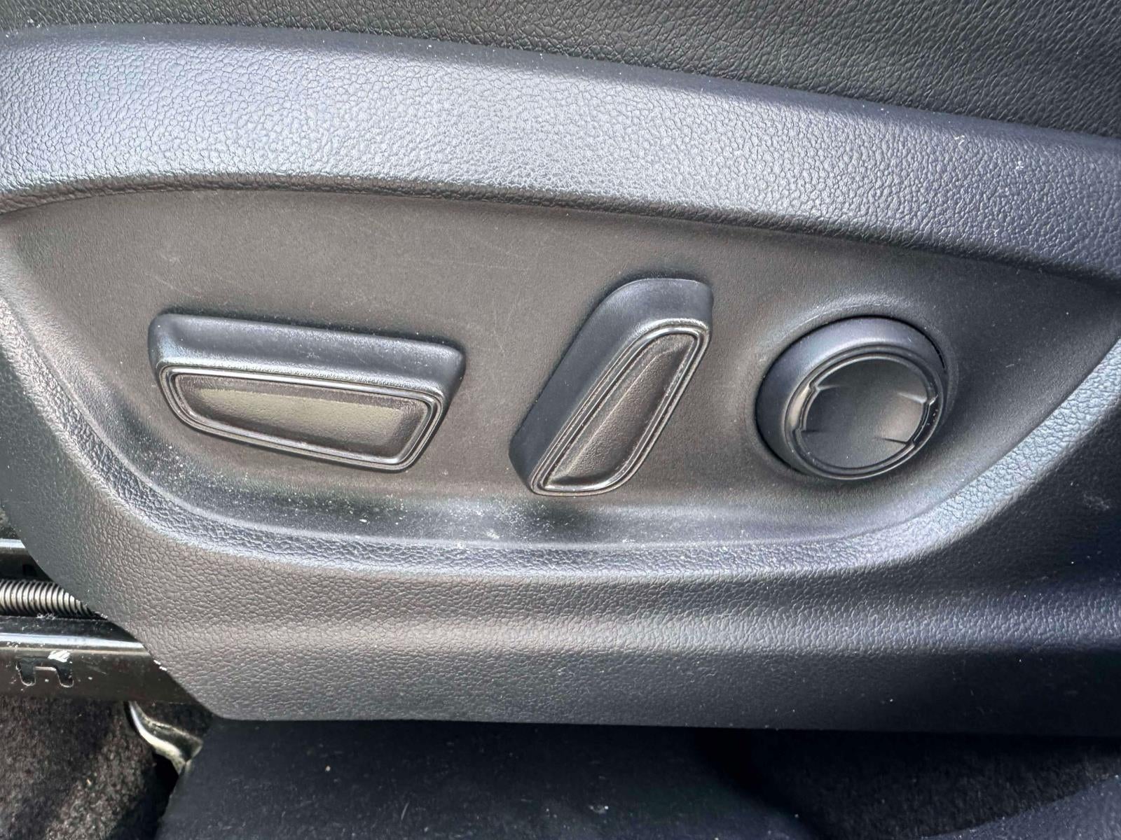 2024 Toyota Corolla Cross XLE 4WD (Natl)