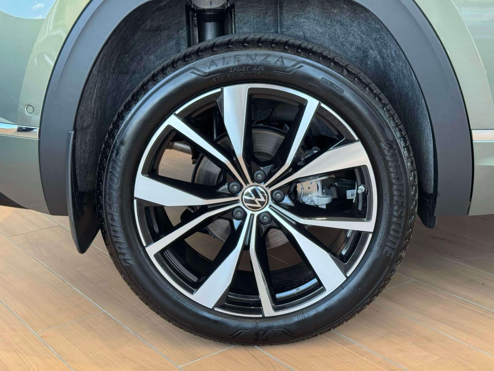 2025 Volkswagen Atlas Cross Sport 2.0T SEL Premium R-Line