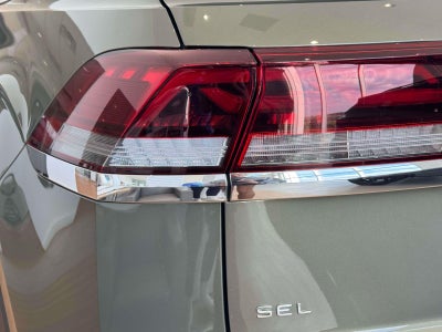 2025 Volkswagen Atlas Cross Sport 2.0T SEL Premium R-Line