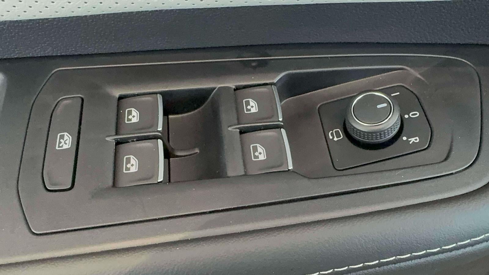 2025 Volkswagen Atlas Cross Sport 2.0T SEL Premium R-Line