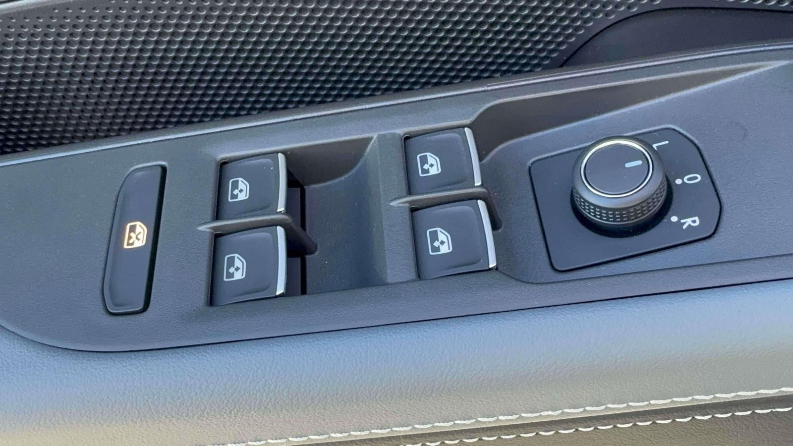 2027 Volkswagen Atlas SE w/Technology