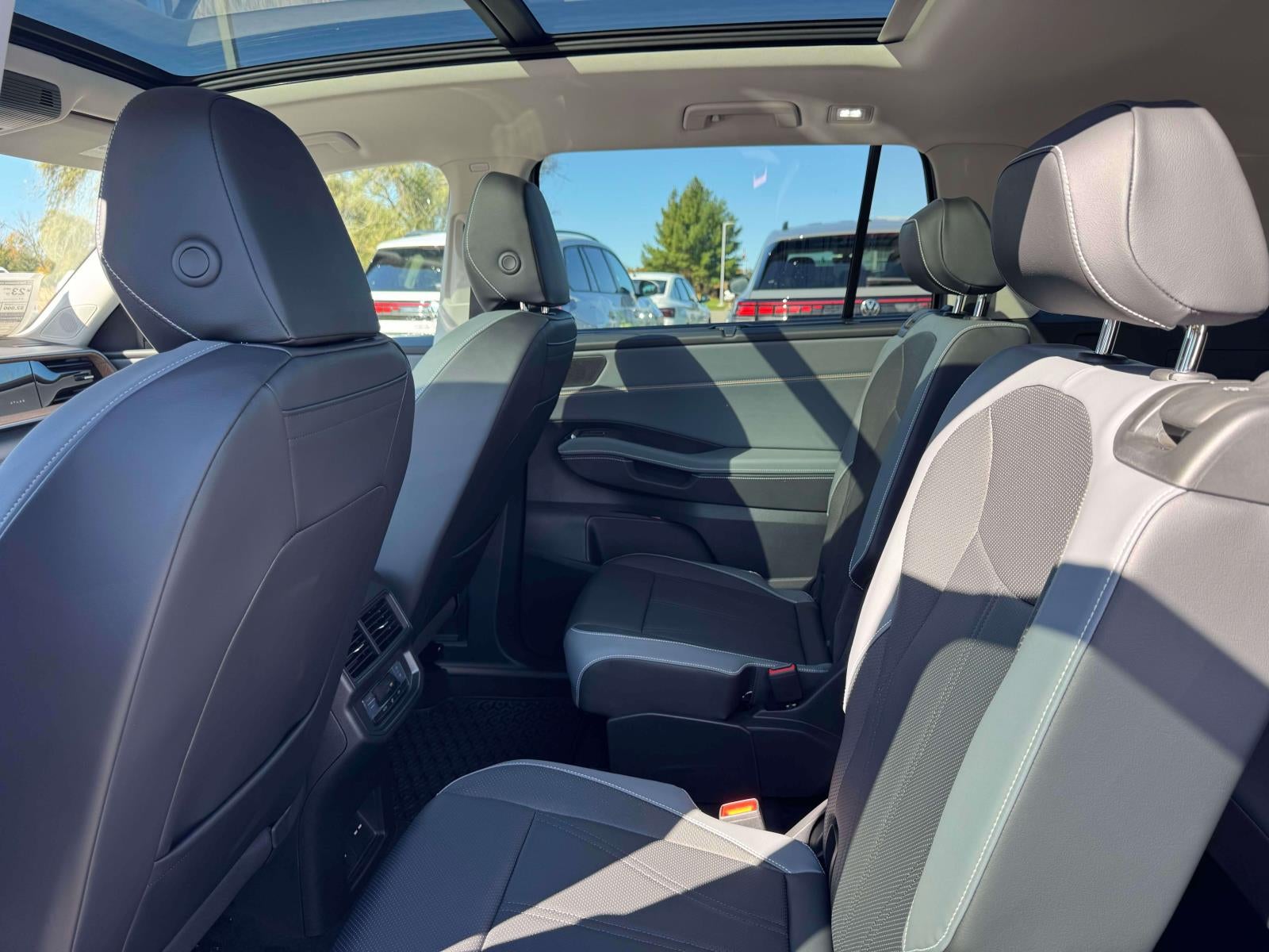 2027 Volkswagen Atlas SE w/Technology