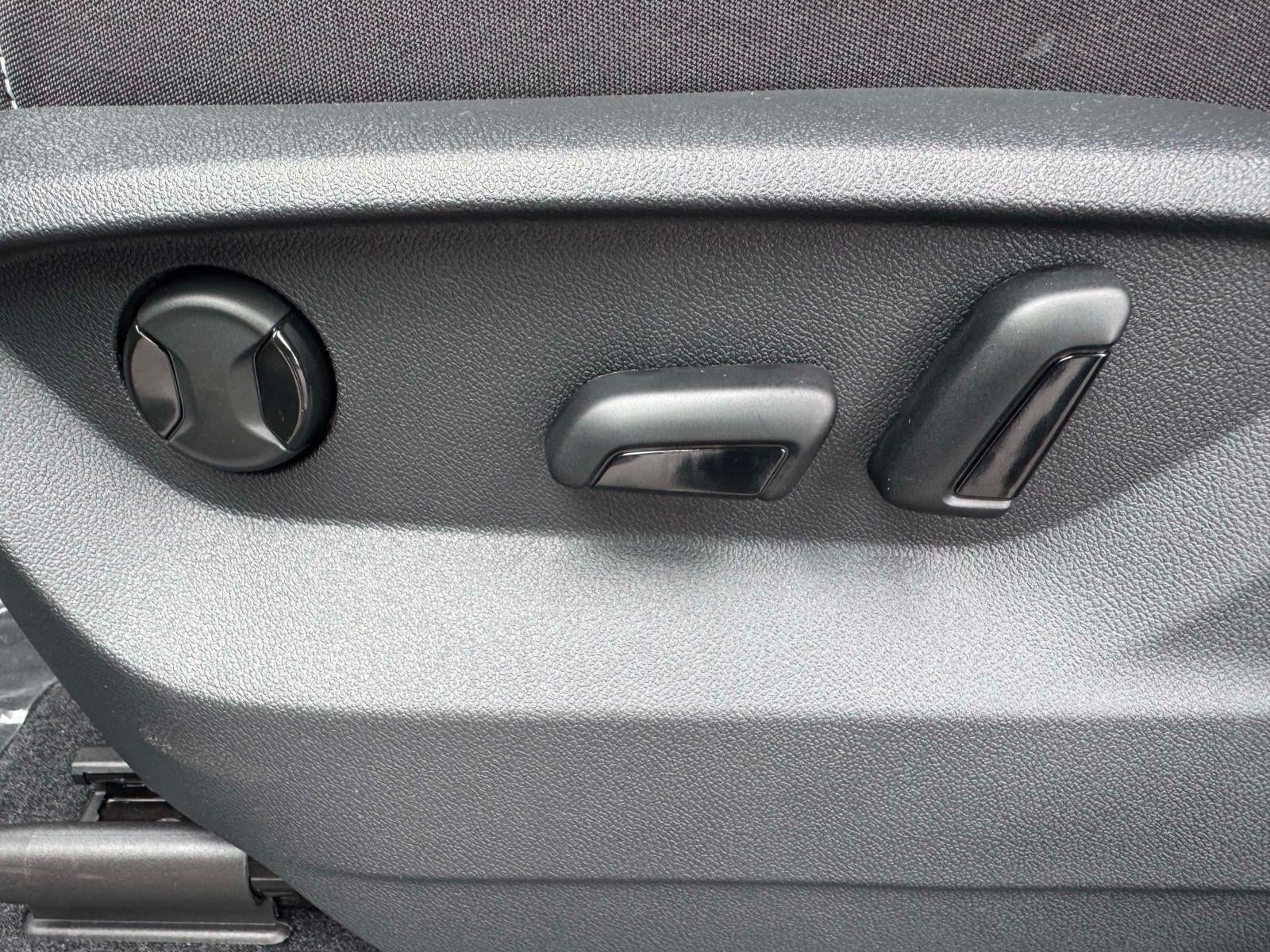 2026 Volkswagen Atlas Cross Sport 2.0T SE