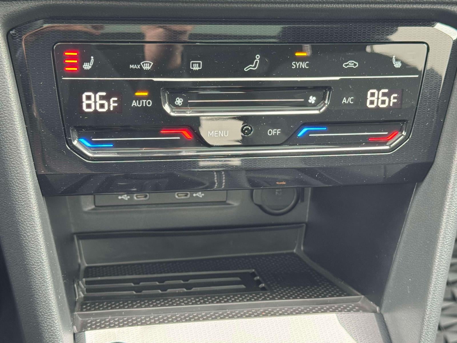 2025 Volkswagen Taos 1.5T SE Black