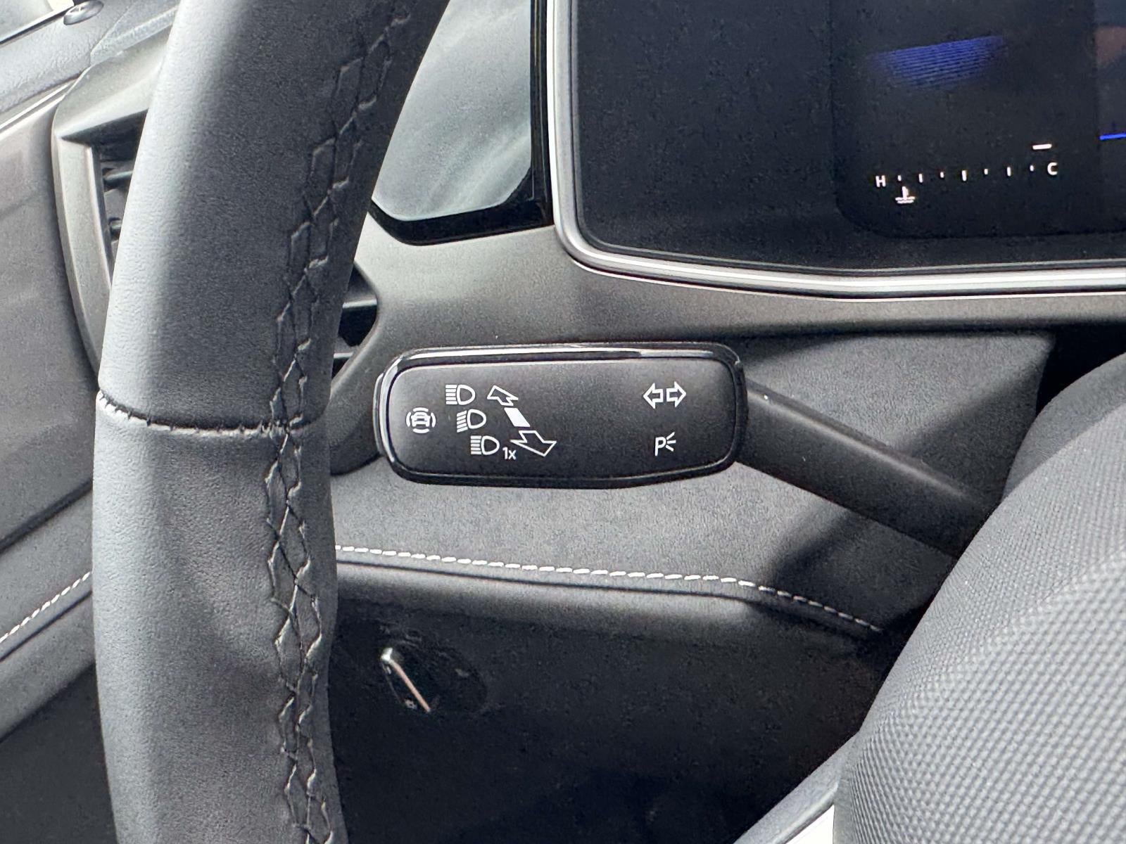 2026 Volkswagen Taos 1.5T SE Black