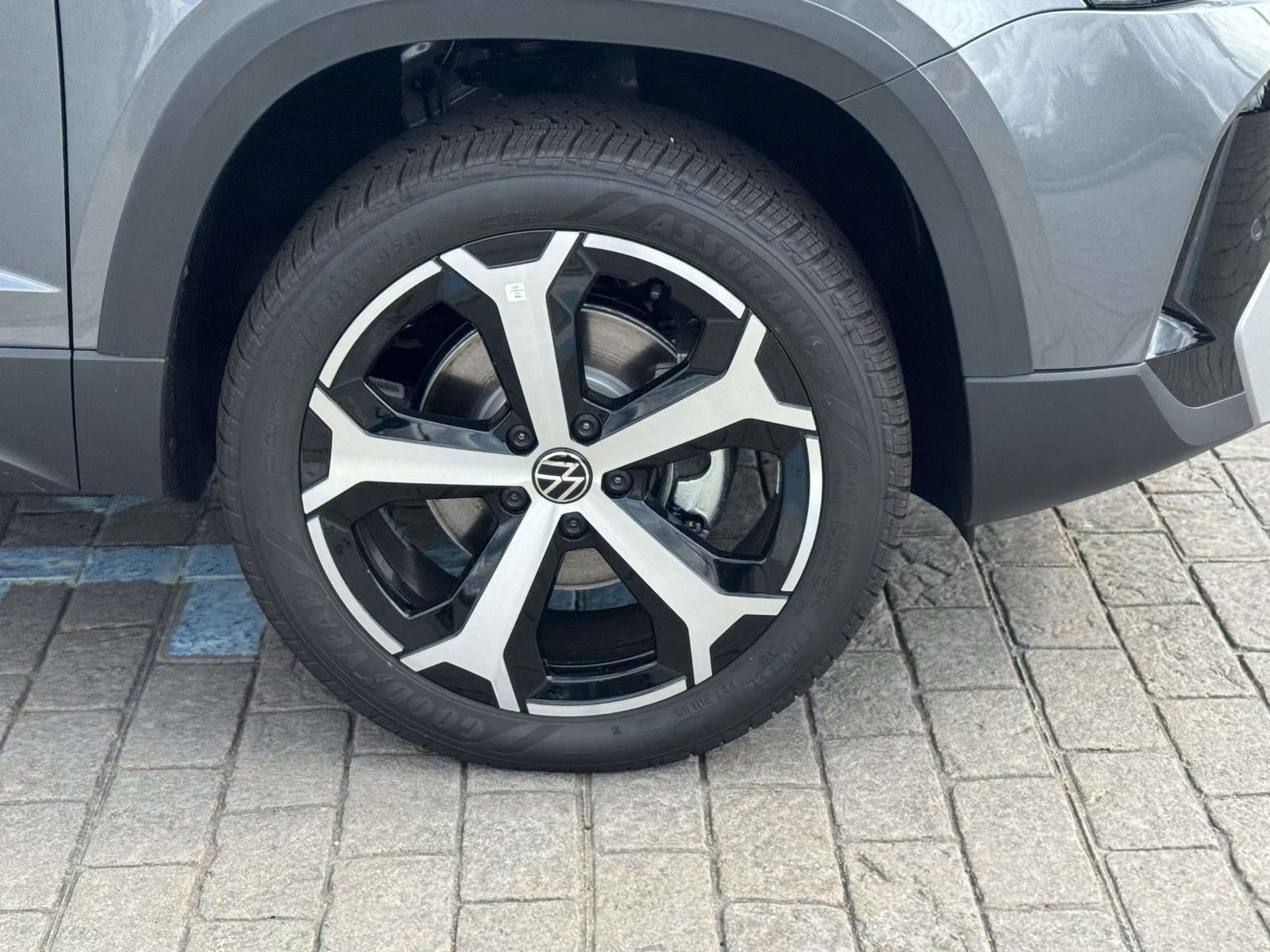 2025 Volkswagen Taos 1.5T SEL