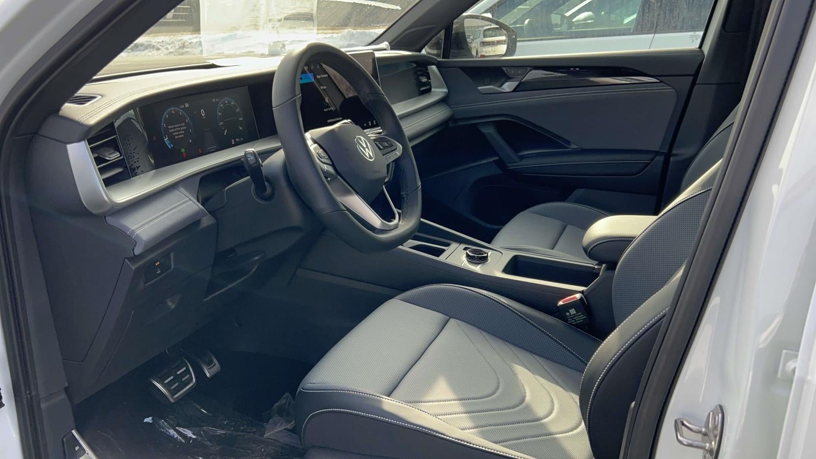 2025 Volkswagen Tiguan 2.0T SE R-Line Black