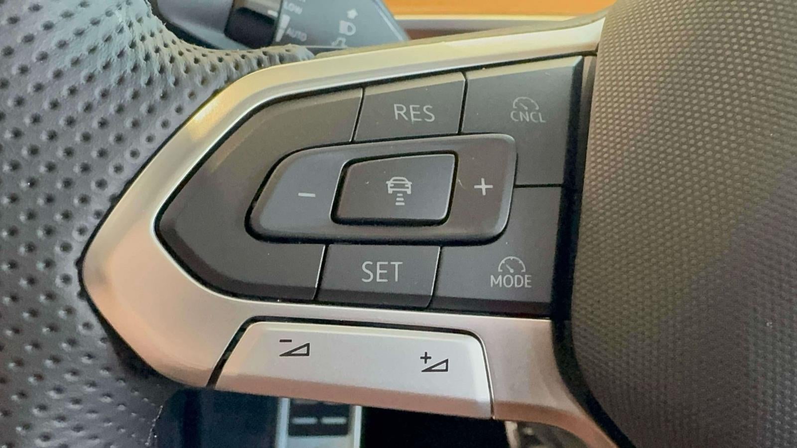 2026 Volkswagen Tiguan 2.0T SEL R-Line