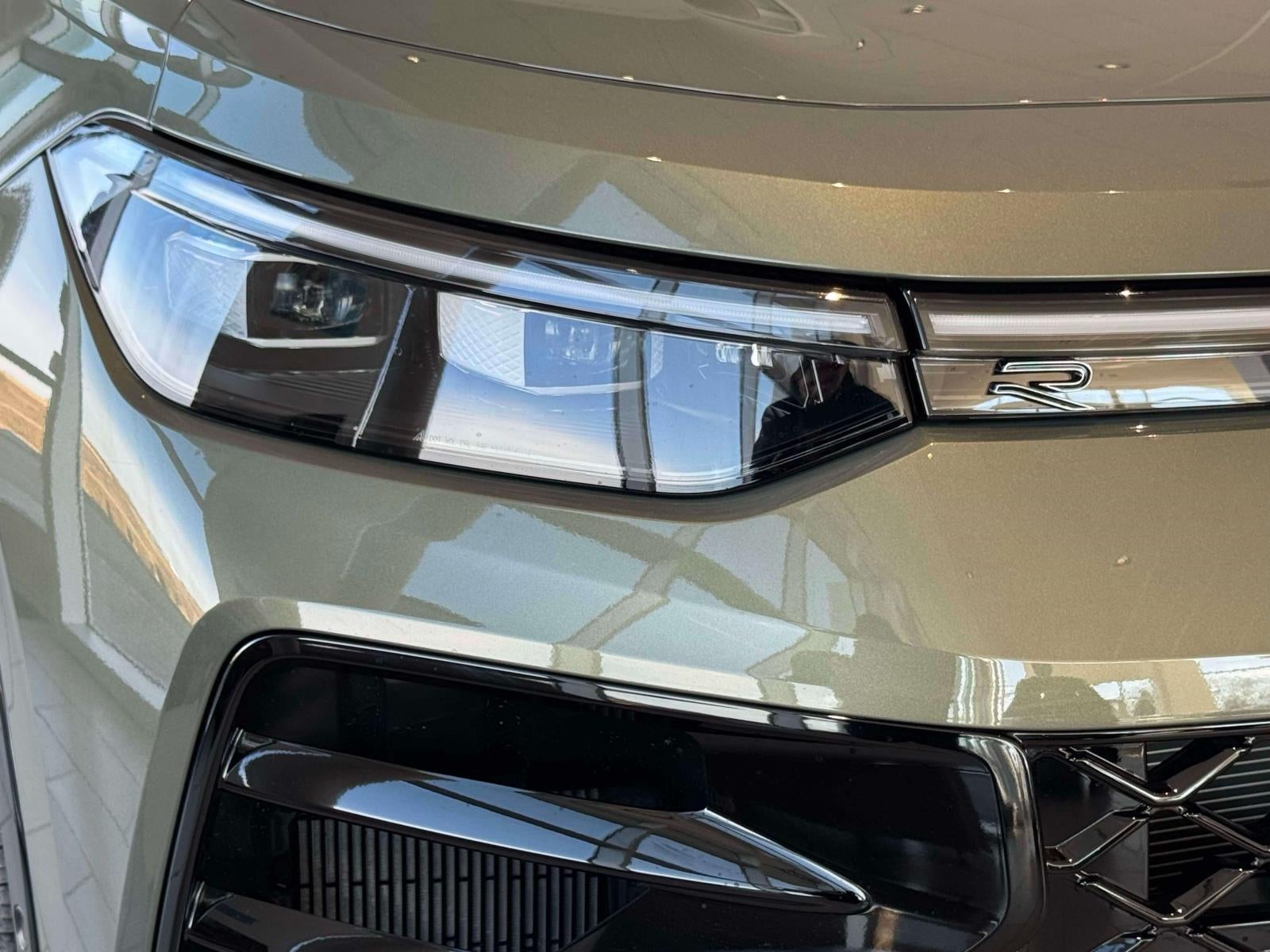 2026 Volkswagen Tiguan 2.0T SEL R-Line