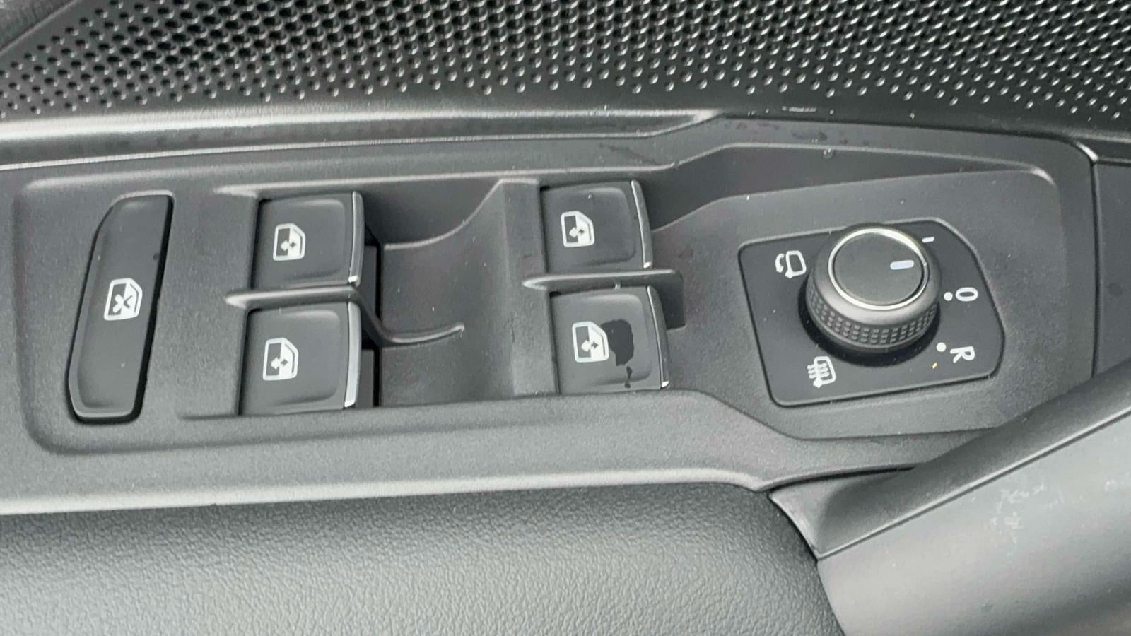 2026 Volkswagen Tiguan 2.0T SEL R-Line