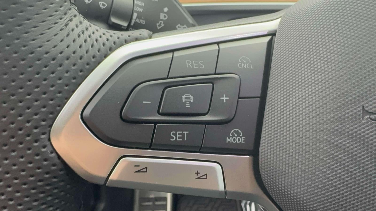 2026 Volkswagen Tiguan 2.0T SEL R-Line