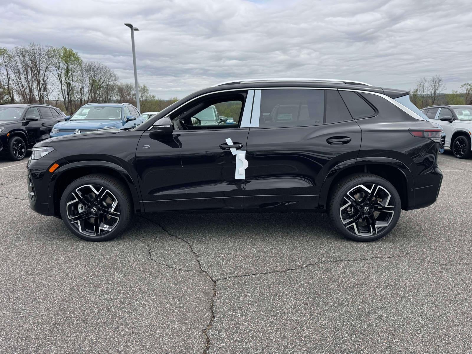 2026 Volkswagen Tiguan 2.0T SEL R-Line Turbo