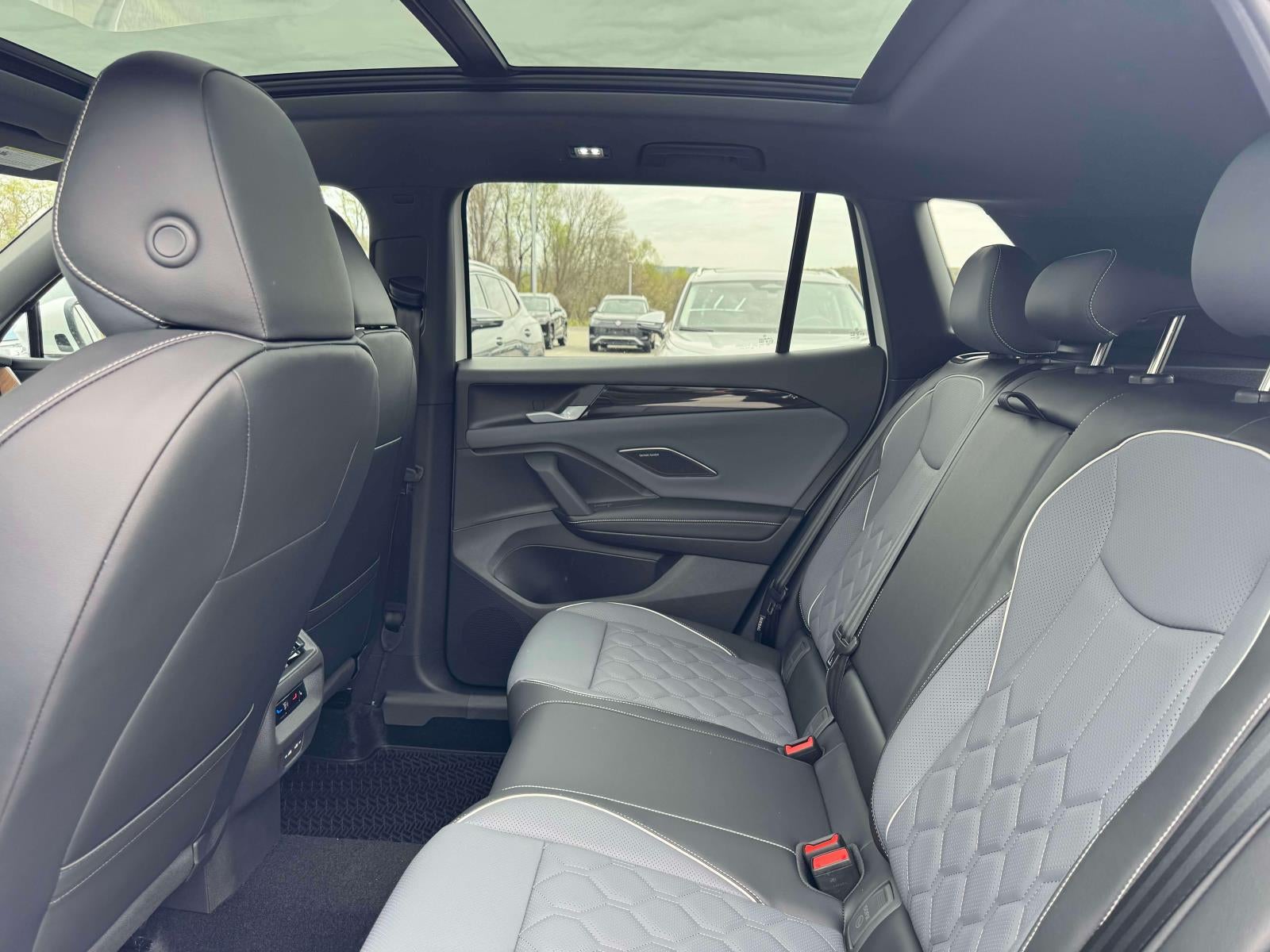 2026 Volkswagen Tiguan 2.0T SEL R-Line Turbo